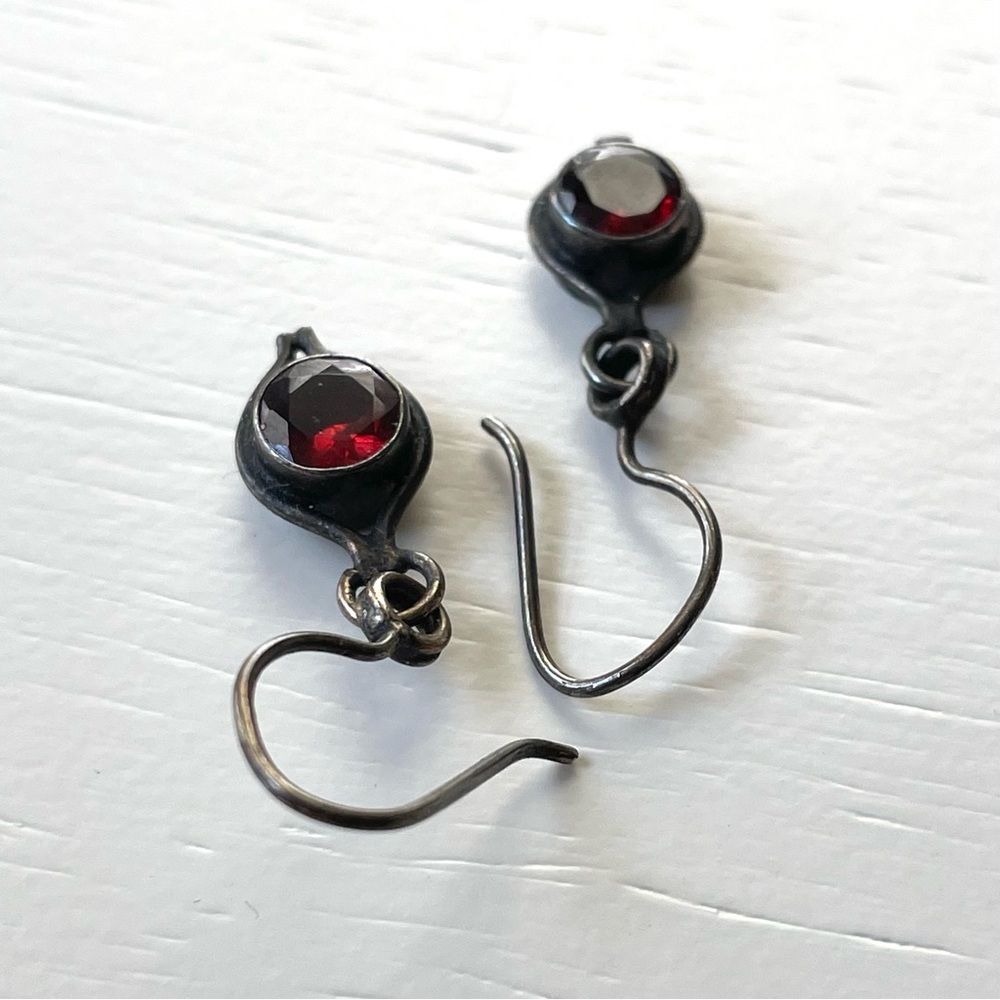 Vintage Old Pawn style red stone/glass dangle earrings garnet? - Picture 4 of 11